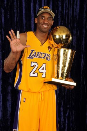科比布莱恩特在NBA一共签署合同几次？-【玉峰体育】